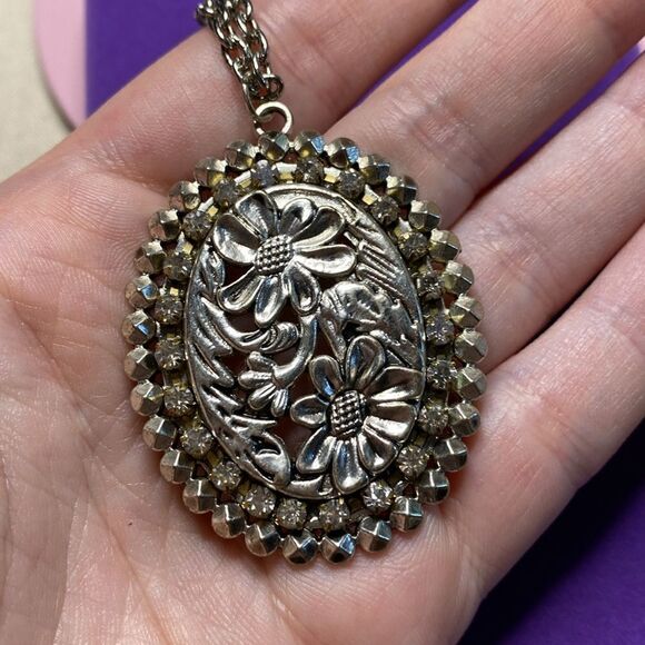 💛 Vintage Silver Tone Flower Rhinestone Necklace - Picture 4 of 7